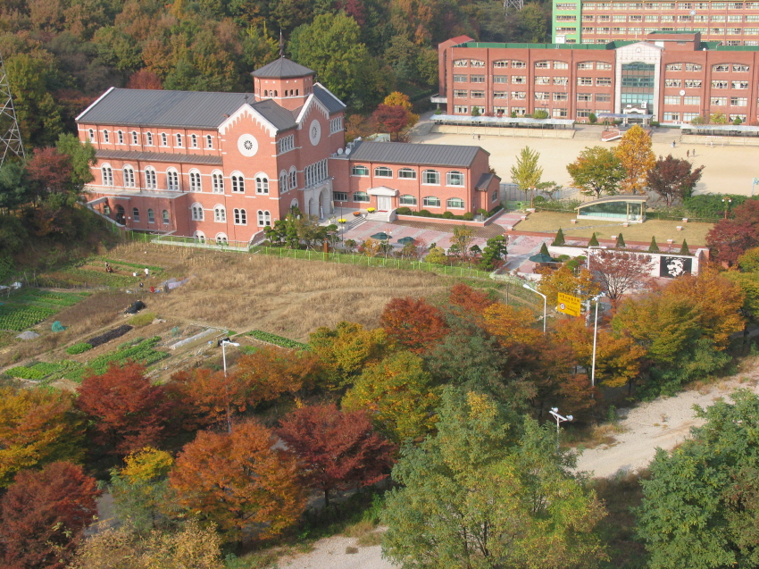 수리동성당 가을(남측면).jpg